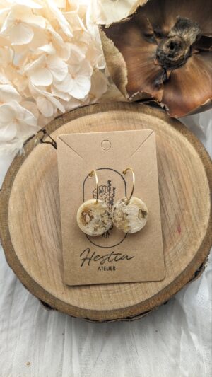 Boucles Théia sur créoles ouvertes