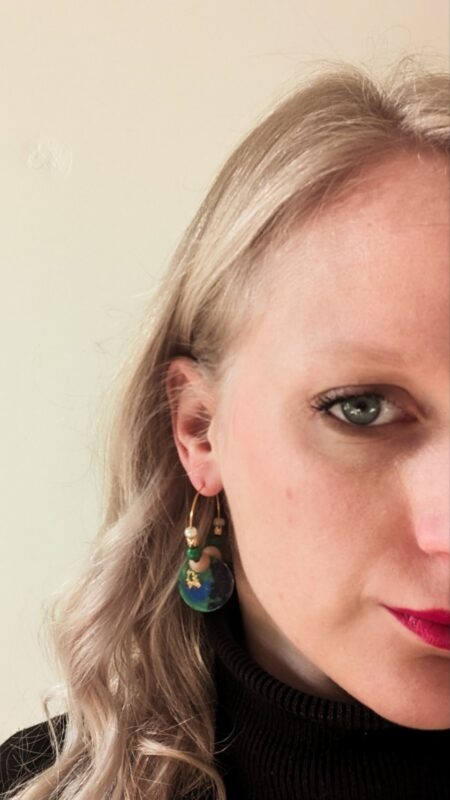 Boucles Théia sur créoles perlées – Image 4
