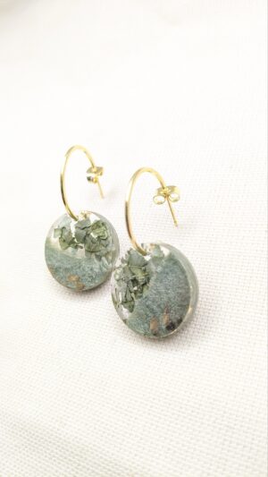 Boucles Théia sur créoles ouvertes