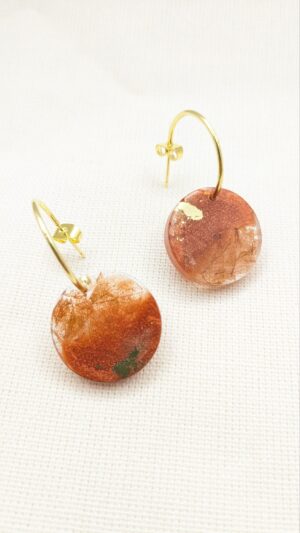 Boucles Théia sur créoles ouvertes