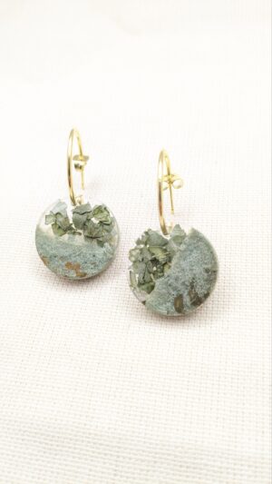 Boucles Théia sur créoles ouvertes