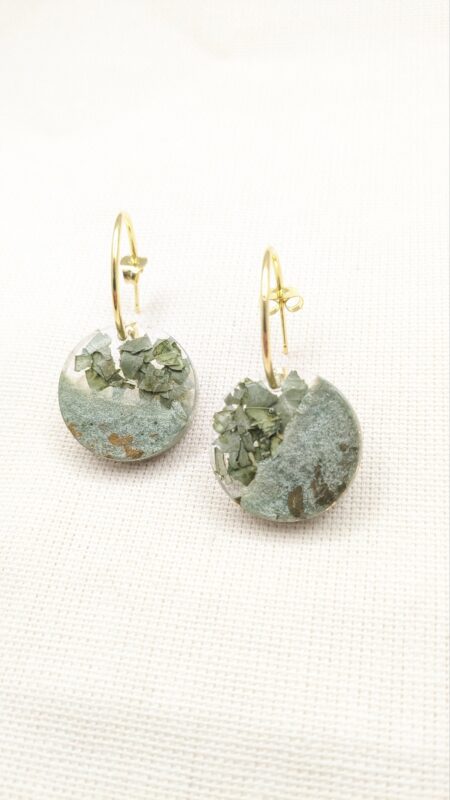 Boucles Théia sur créoles ouvertes