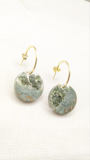 Boucles Théia sur créoles ouvertes