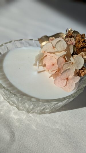 Bougie fleurie coupelle en verre recyclé