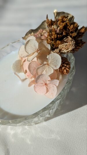 Bougie fleurie coupelle en verre recyclé